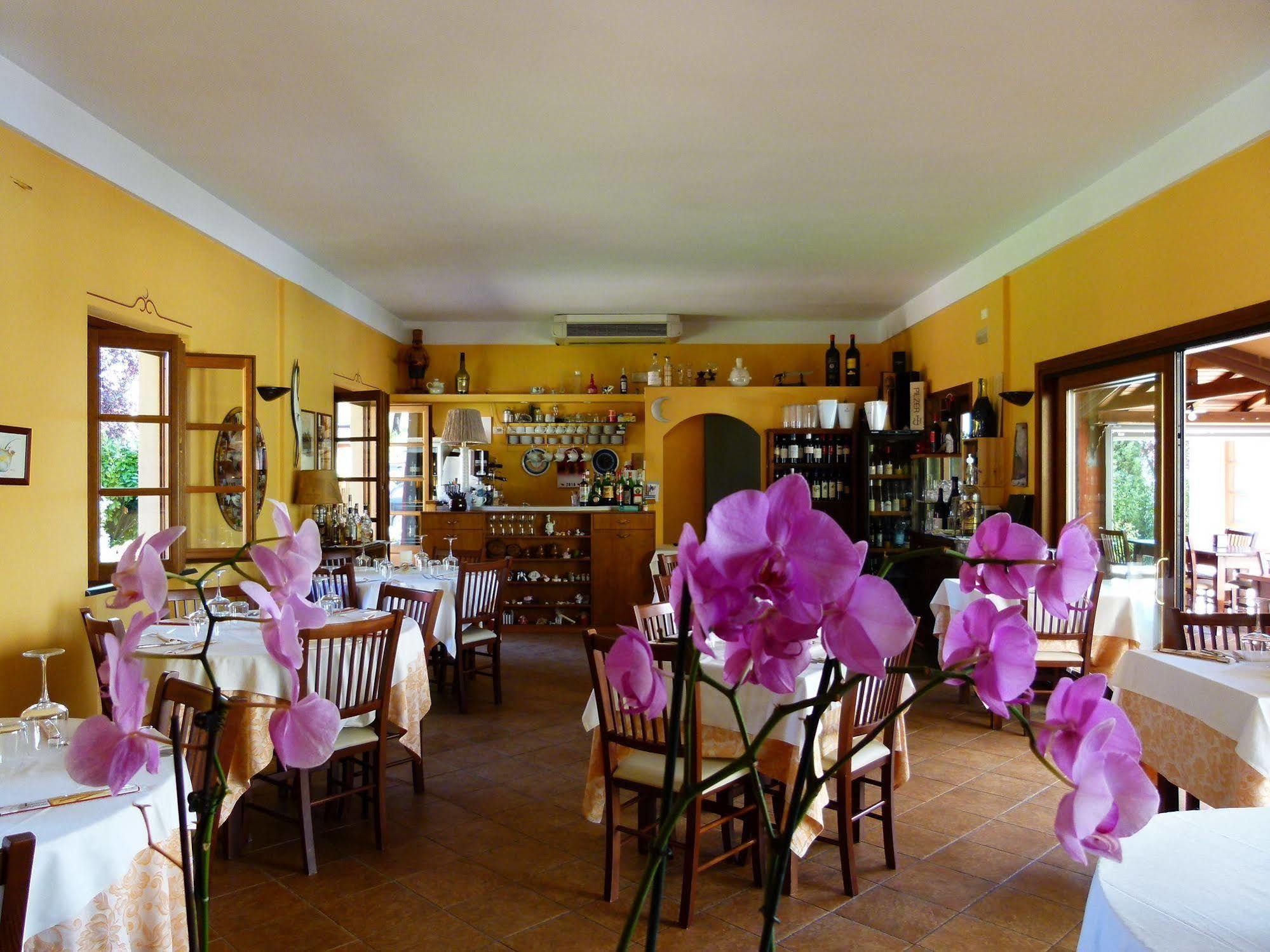 Albergo La Luna Sarzana Εξωτερικό φωτογραφία